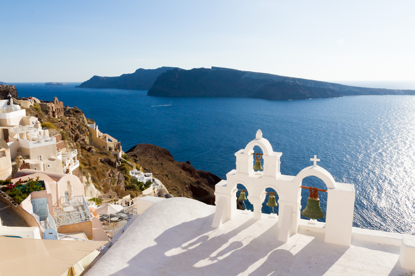 Santorini 2026: guida pratica su hotel, noleggio auto e cosa mangiare