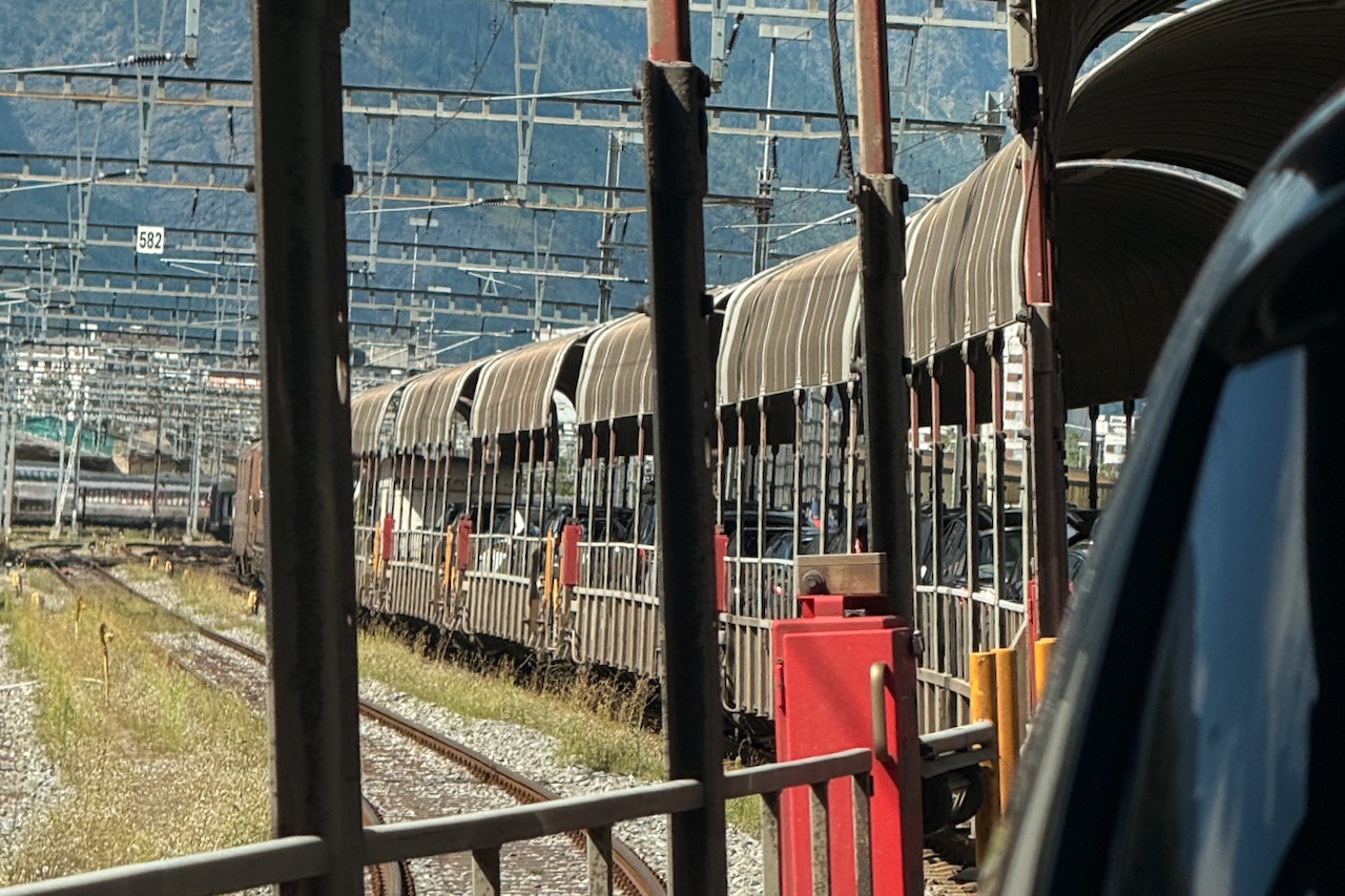 Viaggiare in treno con auto al seguito: da Iselle a Brig senza pensieri