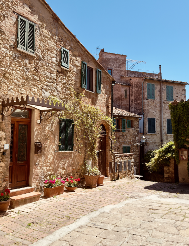 veduta di Suvereto uno dei borghi poco conosciuti Toscana