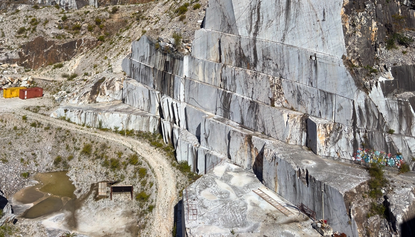 Dentro le cave di marmo di Carrara — ecco perché cavatore ci nasci, non ci diventi